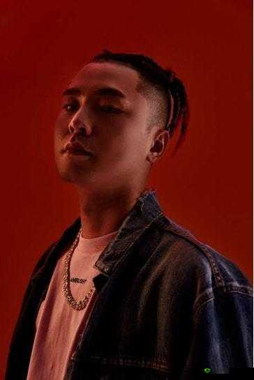 十八岁新疆女 RAPPER 深夜：神秘的音乐之声