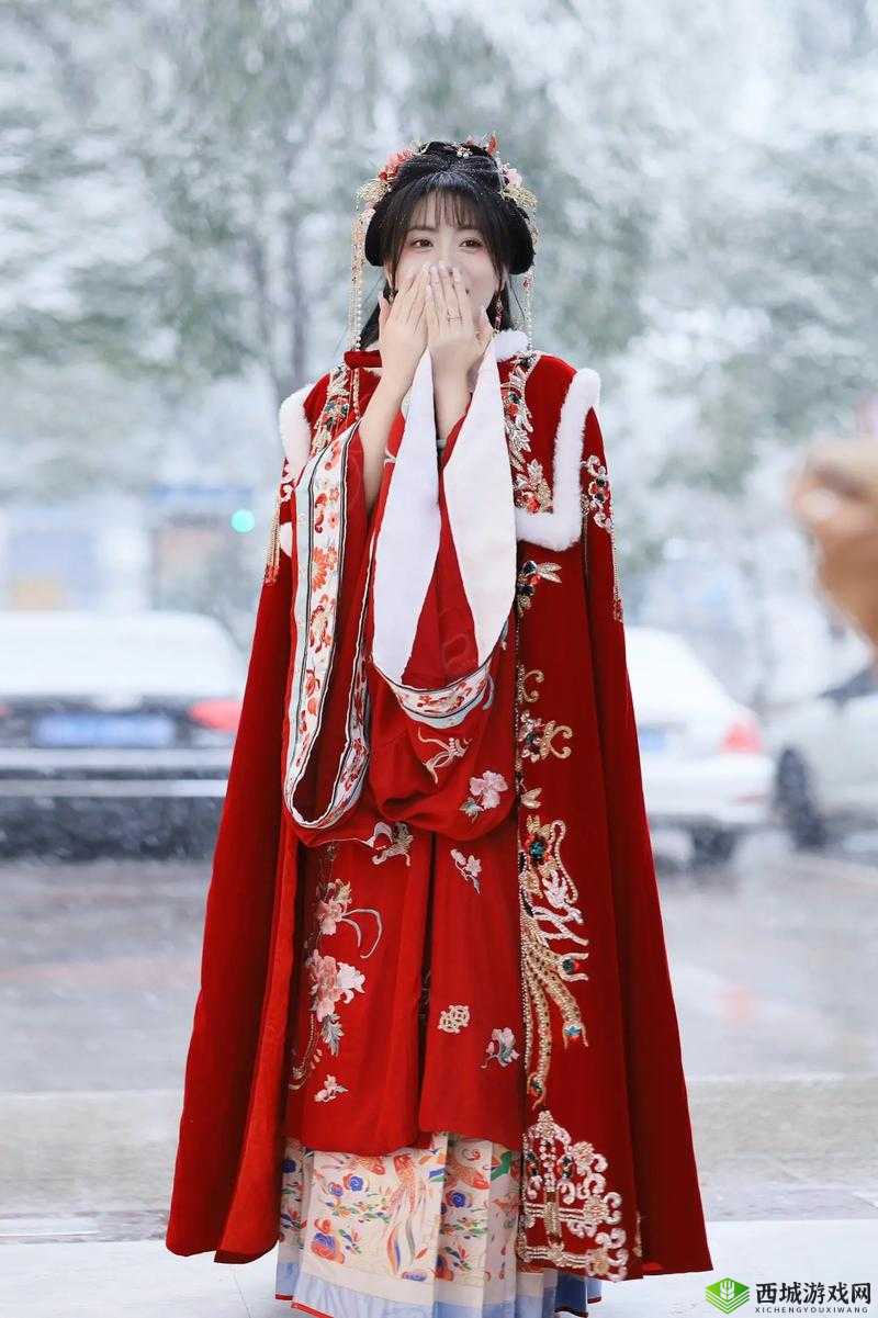 羞羞答答羽月希：纯真少女的羞涩之美