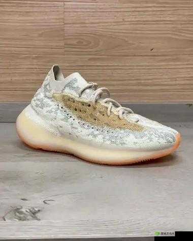 yeezy380 蜜桃粉与白色：浪漫与清新的完美融合